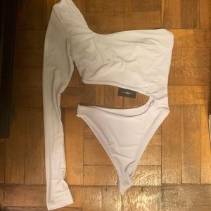 Fashion nova white cut off bodysuit size XS